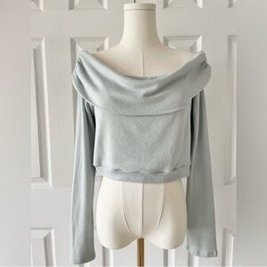 Off-Shoulder Long Sleeve Crop Top - Light Gray